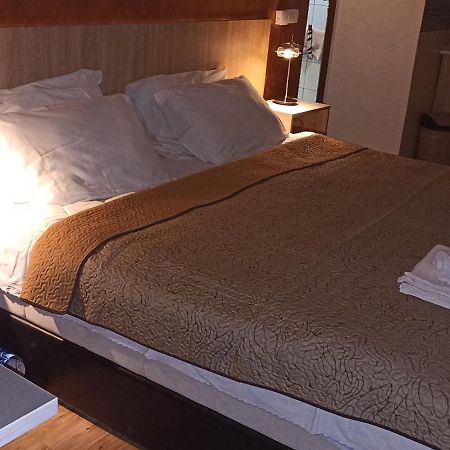 Athos Apartments Nis Bagian luar foto