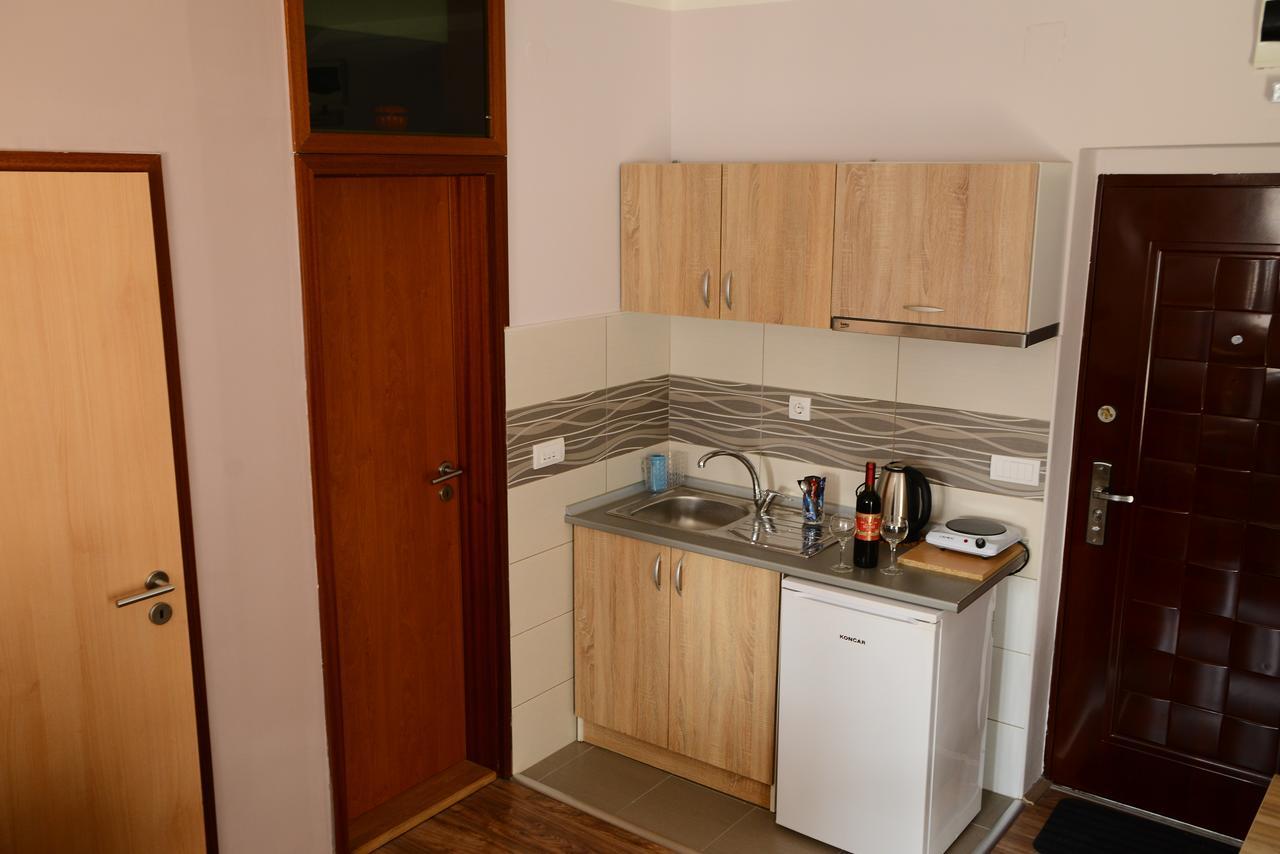 Athos Apartments Nis Bagian luar foto