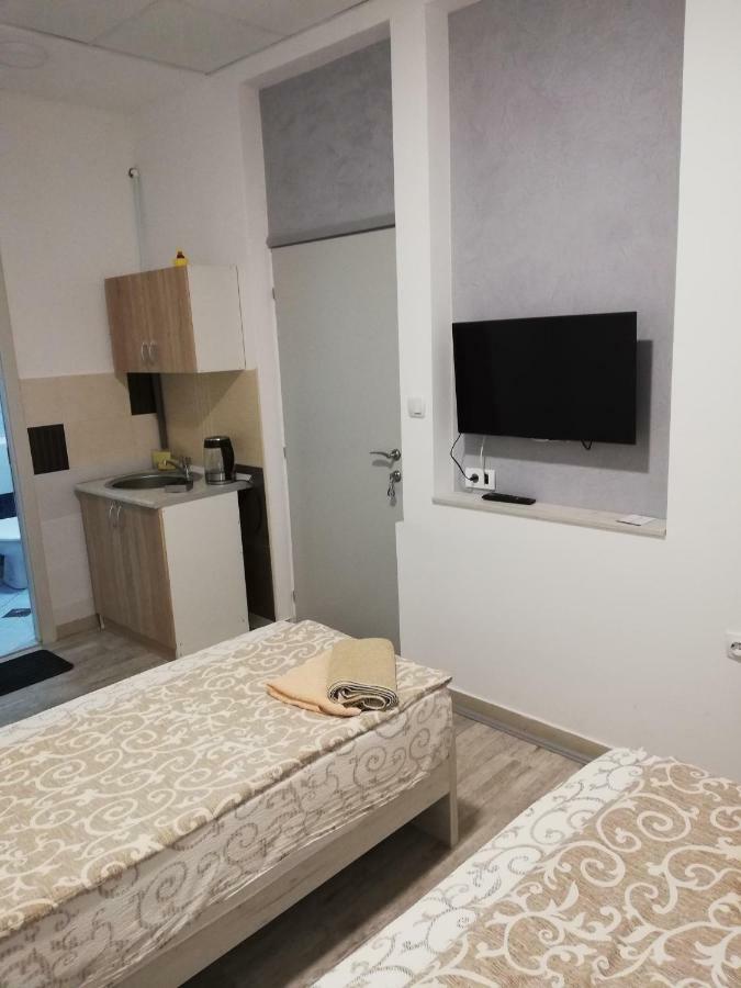 Athos Apartments Nis Bagian luar foto