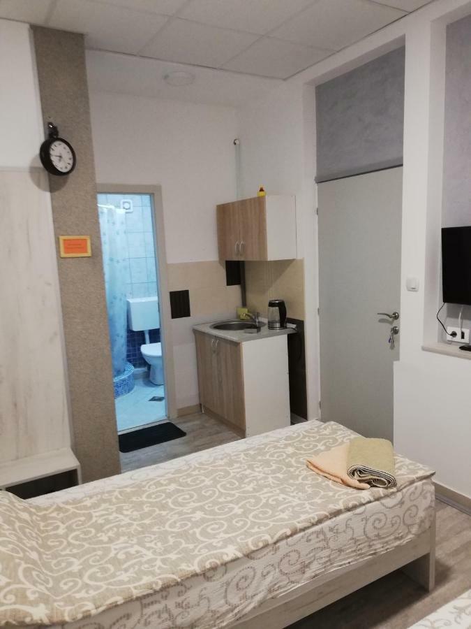 Athos Apartments Nis Bagian luar foto